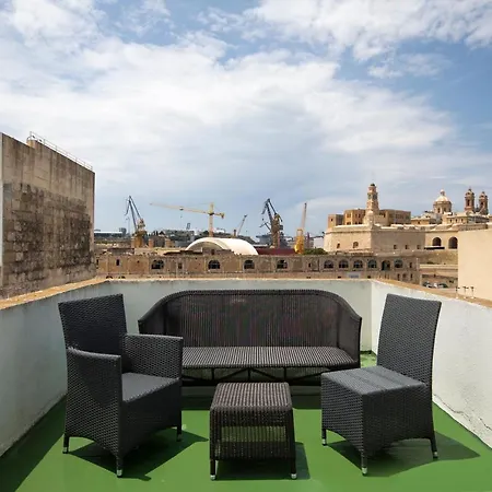 Traditional & Modern Maltese Townhouse - Rooftop Terrace And Sea Views, Close To Birgu Waterfront