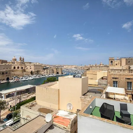 Traditional & Modern Maltese Townhouse - Rooftop Terrace And Sea Views, Close To Birgu Waterfront Holiday home *