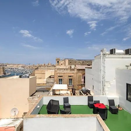 Traditional & Modern Maltese Townhouse - Rooftop Terrace And Sea Views, Close To Birgu Waterfront Holiday home