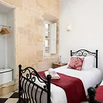 Traditional & Modern Maltese Townhouse - Rooftop Terrace And Sea Views, Close To Birgu Waterfront Nyaraló *