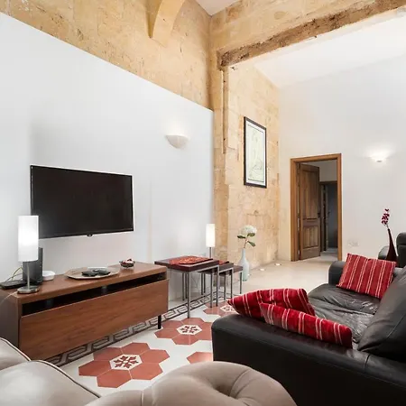 Traditional & Modern Maltese Townhouse - Rooftop Terrace And Sea Views, Close To Birgu Waterfront Cospicua