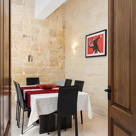 Ferienhaus Traditional & Modern Maltese Townhouse - Rooftop Terrace And Sea Views, Close To Birgu Waterfront Cospicua