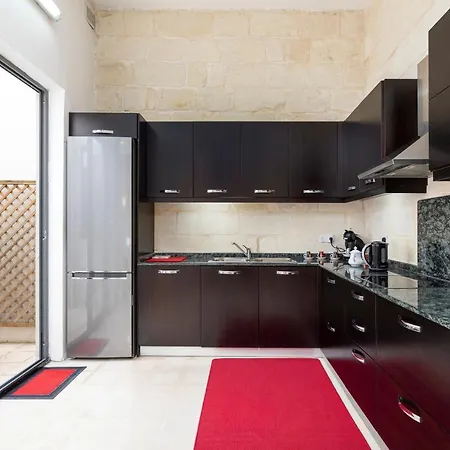 Ferienhaus Traditional & Modern Maltese Townhouse - Rooftop Terrace And Sea Views, Close To Birgu Waterfront Cospicua