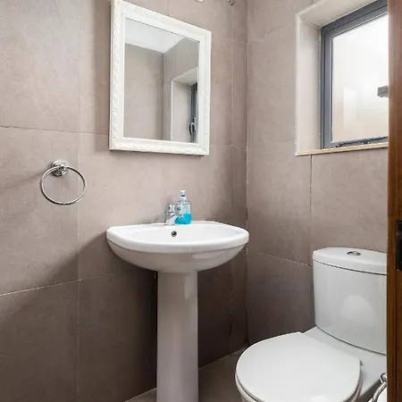 Traditional & Modern Maltese Townhouse - Rooftop Terrace And Sea Views, Close To Birgu Waterfront *