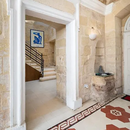 Traditional & Modern Maltese Townhouse - Rooftop Terrace And Sea Views, Close To Birgu Waterfront Cospicua