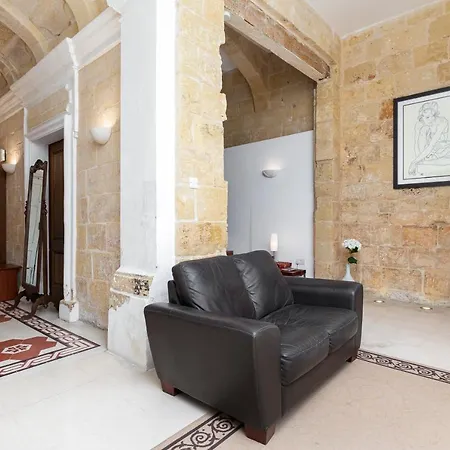 Traditional & Modern Maltese Townhouse - Rooftop Terrace And Sea Views, Close To Birgu Waterfront