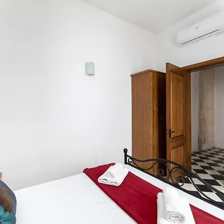 Traditional & Modern Maltese Townhouse - Rooftop Terrace And Sea Views, Close To Birgu Waterfront Tatil Evi *