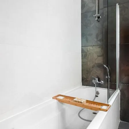 Traditional & Modern Maltese Townhouse - Rooftop Terrace And Sea Views, Close To Birgu Waterfront Cospicua