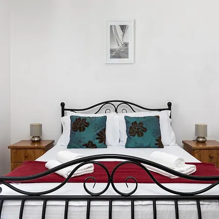 Traditional & Modern Maltese Townhouse - Rooftop Terrace And Sea Views, Close To Birgu Waterfront