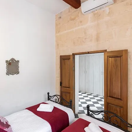 Traditional & Modern Maltese Townhouse - Rooftop Terrace And Sea Views, Close To Birgu Waterfront Cospicua