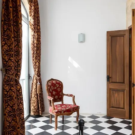 Traditional & Modern Maltese Townhouse - Rooftop Terrace And Sea Views, Close To Birgu Waterfront Case de vacanță Cospicua
