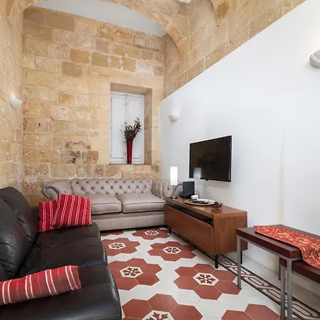 Traditional & Modern Maltese Townhouse - Rooftop Terrace And Sea Views, Close To Birgu Waterfront