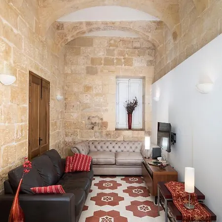 Traditional & Modern Maltese Townhouse - Rooftop Terrace And Sea Views, Close To Birgu Waterfront 別荘 *