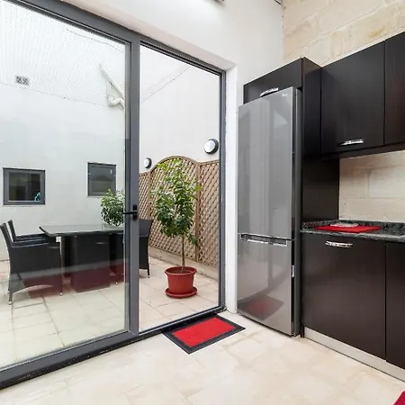 Casa de Férias Traditional & Modern Maltese Townhouse - Rooftop Terrace And Sea Views, Close To Birgu Waterfront