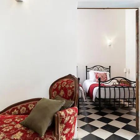 Traditional & Modern Maltese Townhouse - Rooftop Terrace And Sea Views, Close To Birgu Waterfront *