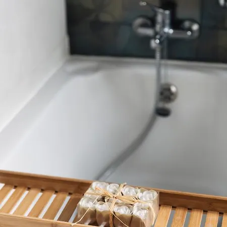 Traditional & Modern Maltese Townhouse - Rooftop Terrace And Sea Views, Close To Birgu Waterfront *