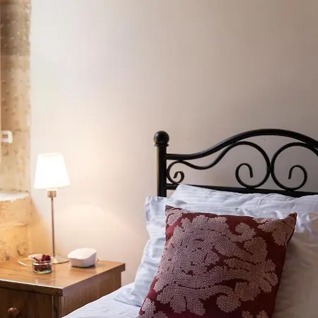 Ferienhaus Traditional & Modern Maltese Townhouse - Rooftop Terrace And Sea Views, Close To Birgu Waterfront Cospicua