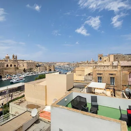 Traditional & Modern Maltese Townhouse - Rooftop Terrace And Sea Views, Close To Birgu Waterfront Cospicua
