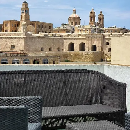 Traditional & Modern Maltese Townhouse - Rooftop Terrace And Sea Views, Close To Birgu Waterfront