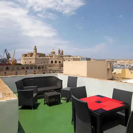 Traditional & Modern Maltese Townhouse - Rooftop Terrace And Sea Views, Close To Birgu Waterfront Cospicua