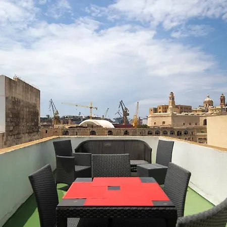 Ferienhaus Traditional & Modern Maltese Townhouse - Rooftop Terrace And Sea Views, Close To Birgu Waterfront Cospicua