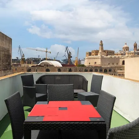 Traditional & Modern Maltese Townhouse - Rooftop Terrace And Sea Views, Close To Birgu Waterfront