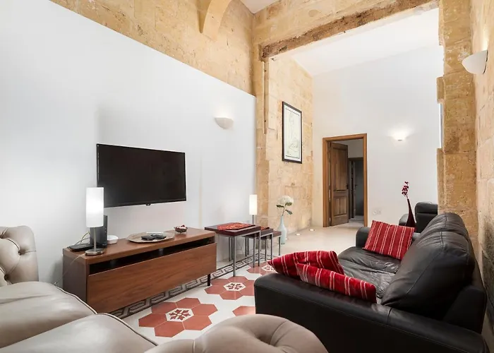 Traditional & Modern Maltese Townhouse - Rooftop Terrace And Sea Views, Close To Birgu Waterfront Cospicua