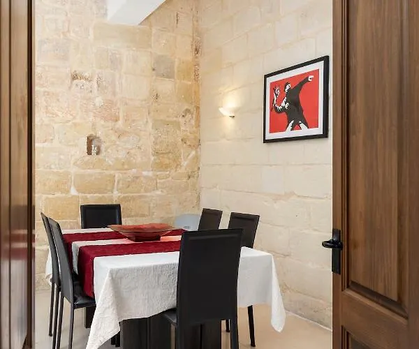 Nyaraló Traditional & Modern Maltese Townhouse - Rooftop Terrace And Sea Views, Close To Birgu Waterfront Cospicua
