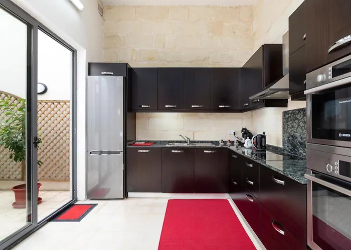 Nyaraló Traditional & Modern Maltese Townhouse - Rooftop Terrace And Sea Views, Close To Birgu Waterfront Cospicua