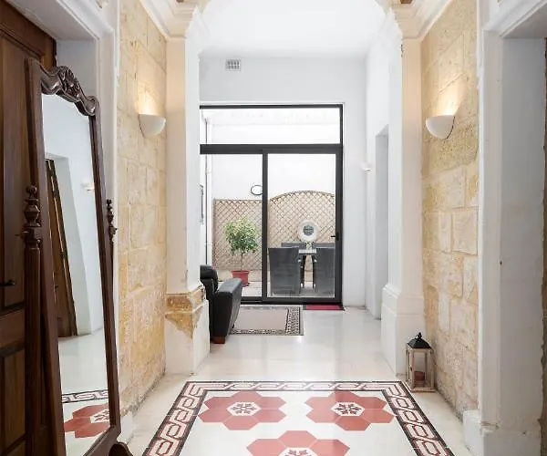 Traditional & Modern Maltese Townhouse - Rooftop Terrace And Sea Views, Close To Birgu Waterfront