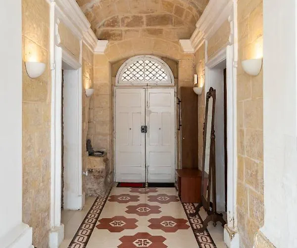 Traditional & Modern Maltese Townhouse - Rooftop Terrace And Sea Views, Close To Birgu Waterfront Сasa de vacaciones