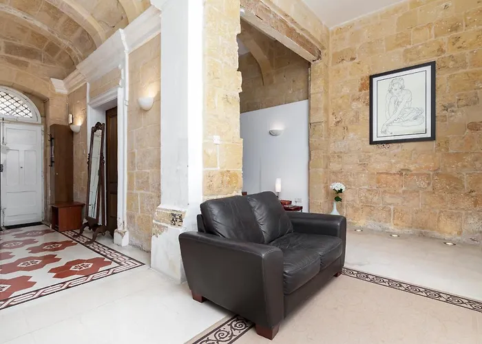 Traditional & Modern Maltese Townhouse - Rooftop Terrace And Sea Views, Close To Birgu Waterfront