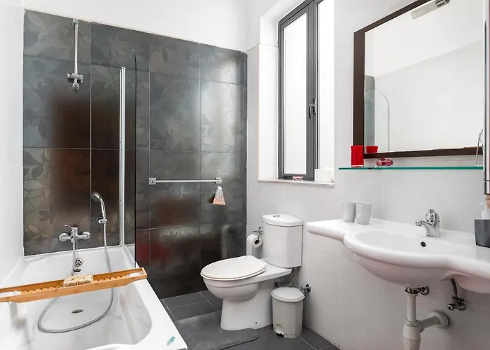 Traditional & Modern Maltese Townhouse - Rooftop Terrace And Sea Views, Close To Birgu Waterfront Cospicua