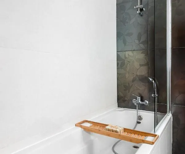 Traditional & Modern Maltese Townhouse - Rooftop Terrace And Sea Views, Close To Birgu Waterfront Cospicua