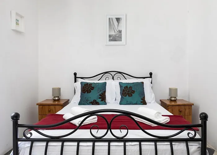 Traditional & Modern Maltese Townhouse - Rooftop Terrace And Sea Views, Close To Birgu Waterfront