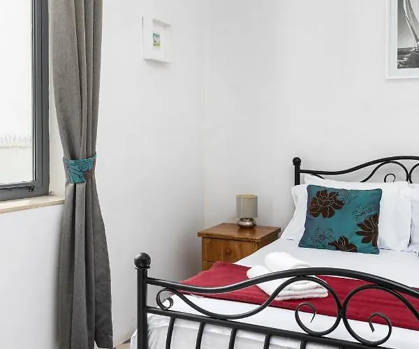 Traditional & Modern Maltese Townhouse - Rooftop Terrace And Sea Views, Close To Birgu Waterfront Nyaraló Cospicua