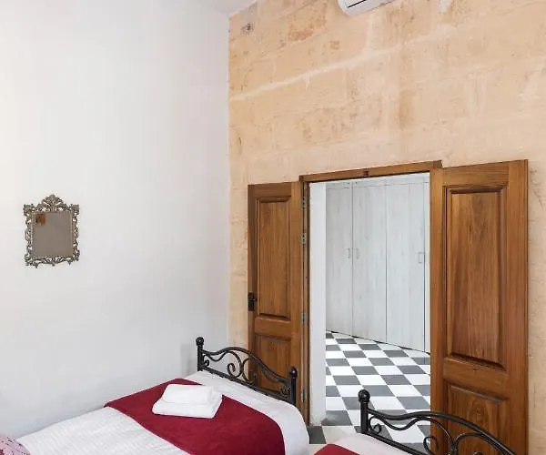 Traditional & Modern Maltese Townhouse - Rooftop Terrace And Sea Views, Close To Birgu Waterfront Cospicua