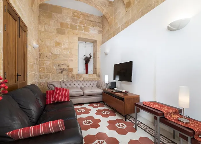 Traditional & Modern Maltese Townhouse - Rooftop Terrace And Sea Views, Close To Birgu Waterfront