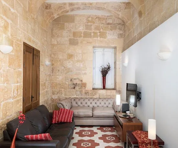 Traditional & Modern Maltese Townhouse - Rooftop Terrace And Sea Views, Close To Birgu Waterfront Nyaraló *