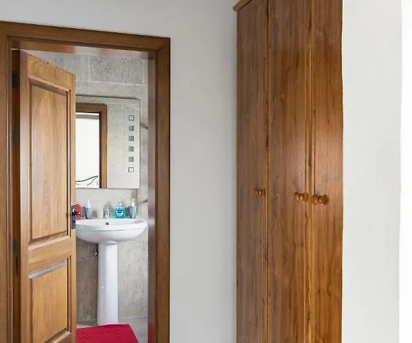 Traditional & Modern Maltese Townhouse - Rooftop Terrace And Sea Views, Close To Birgu Waterfront Nyaraló