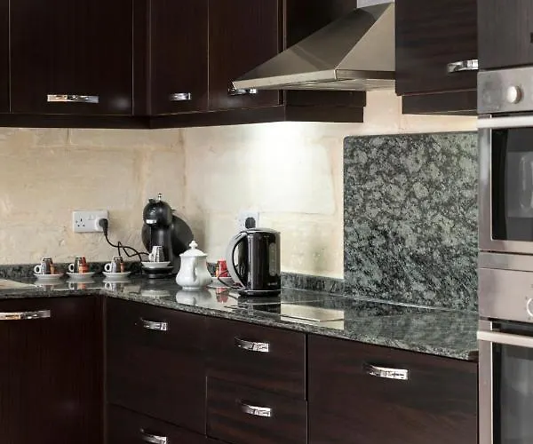 Nyaraló Traditional & Modern Maltese Townhouse - Rooftop Terrace And Sea Views, Close To Birgu Waterfront Cospicua