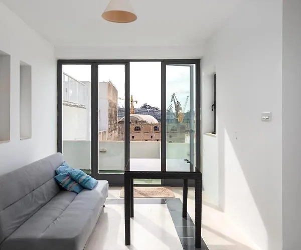 Traditional & Modern Maltese Townhouse - Rooftop Terrace And Sea Views, Close To Birgu Waterfront Cospicua