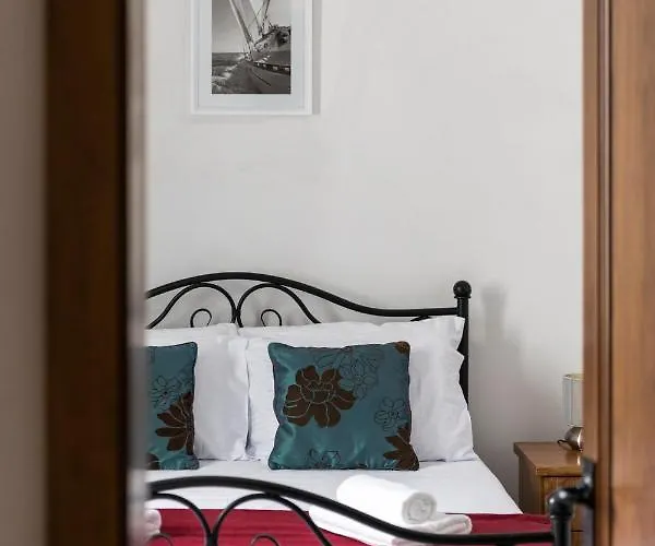 Nyaraló Traditional & Modern Maltese Townhouse - Rooftop Terrace And Sea Views, Close To Birgu Waterfront