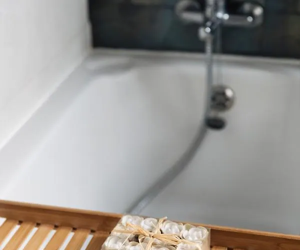 Traditional & Modern Maltese Townhouse - Rooftop Terrace And Sea Views, Close To Birgu Waterfront *