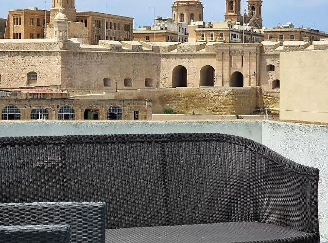 Traditional & Modern Maltese Townhouse - Rooftop Terrace And Sea Views, Close To Birgu Waterfront