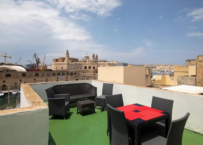 Traditional & Modern Maltese Townhouse - Rooftop Terrace And Sea Views, Close To Birgu Waterfront Cospicua