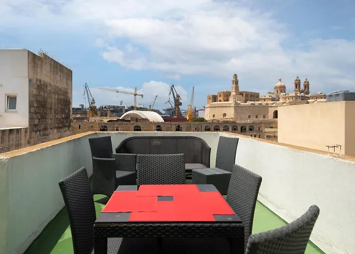 Traditional & Modern Maltese Townhouse - Rooftop Terrace And Sea Views, Close To Birgu Waterfront