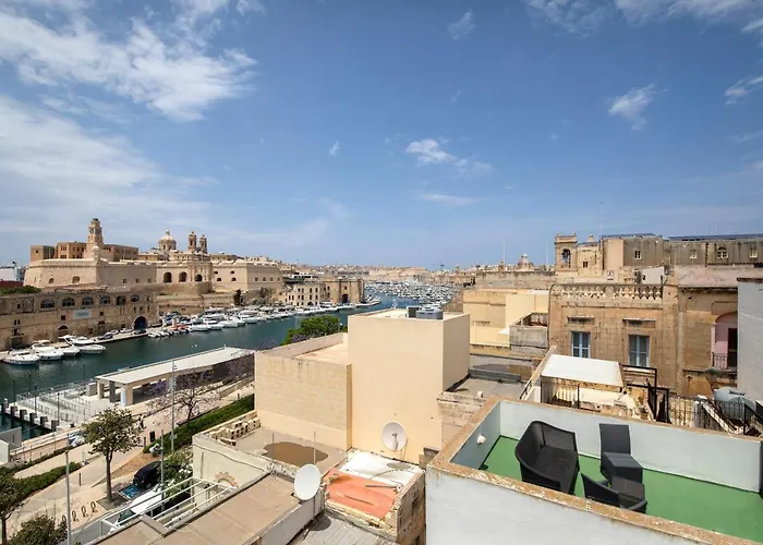 Traditional & Modern Maltese Townhouse - Rooftop Terrace And Sea Views, Close To Birgu Waterfront Nyaraló *