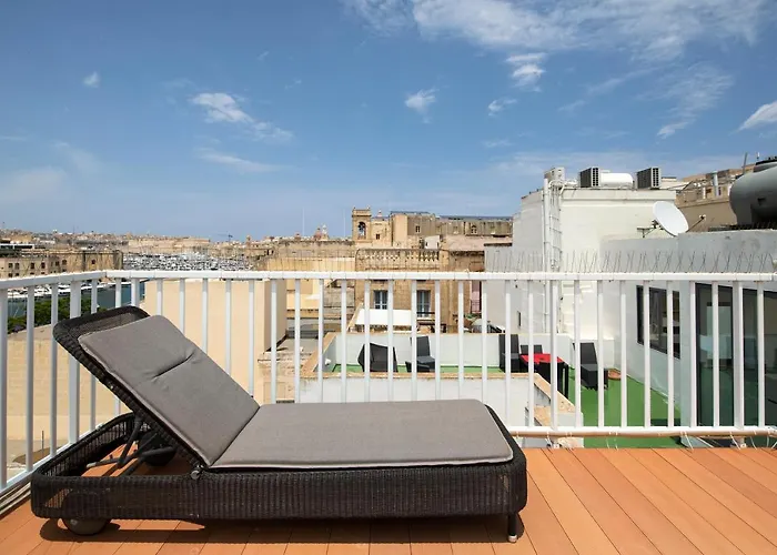 Traditional & Modern Maltese Townhouse - Rooftop Terrace And Sea Views, Close To Birgu Waterfront Cospicua